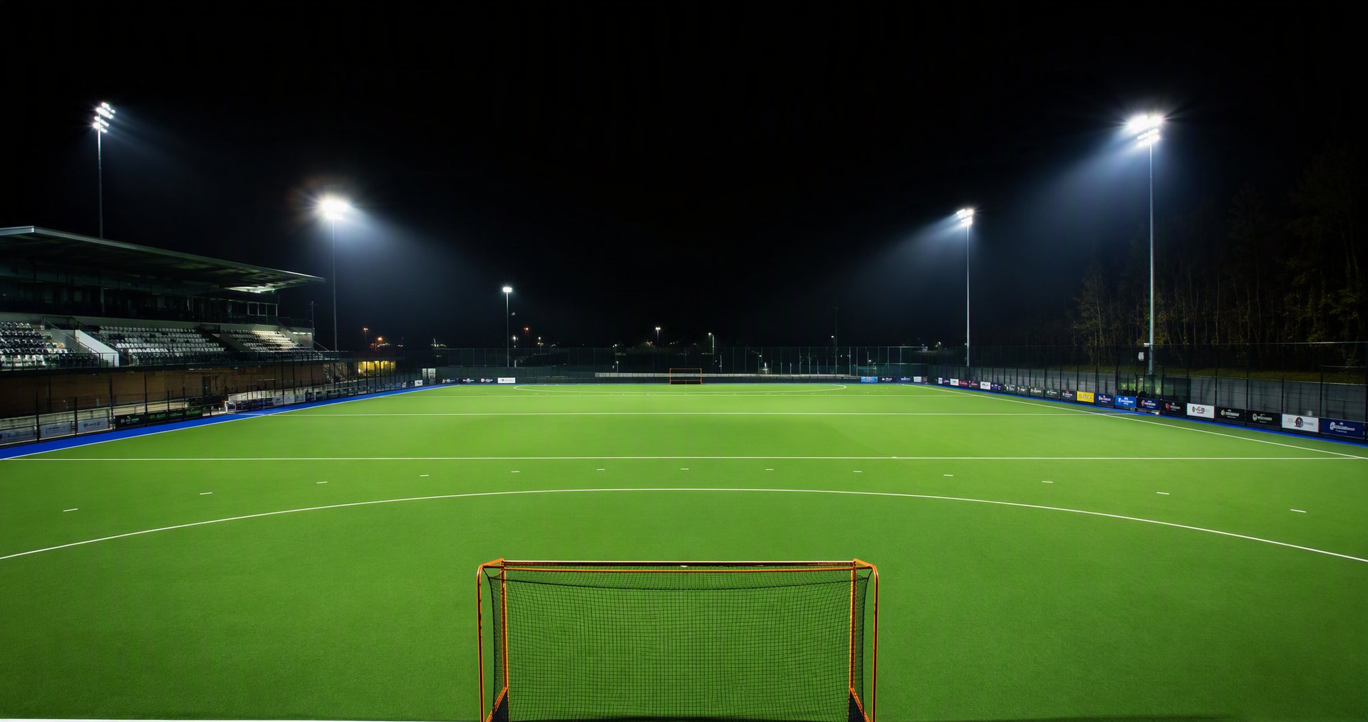 Artificial hockey pitch under LED floodlights — Hockey Grass SA